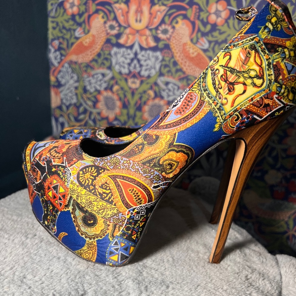 Multi-colored Pumps
